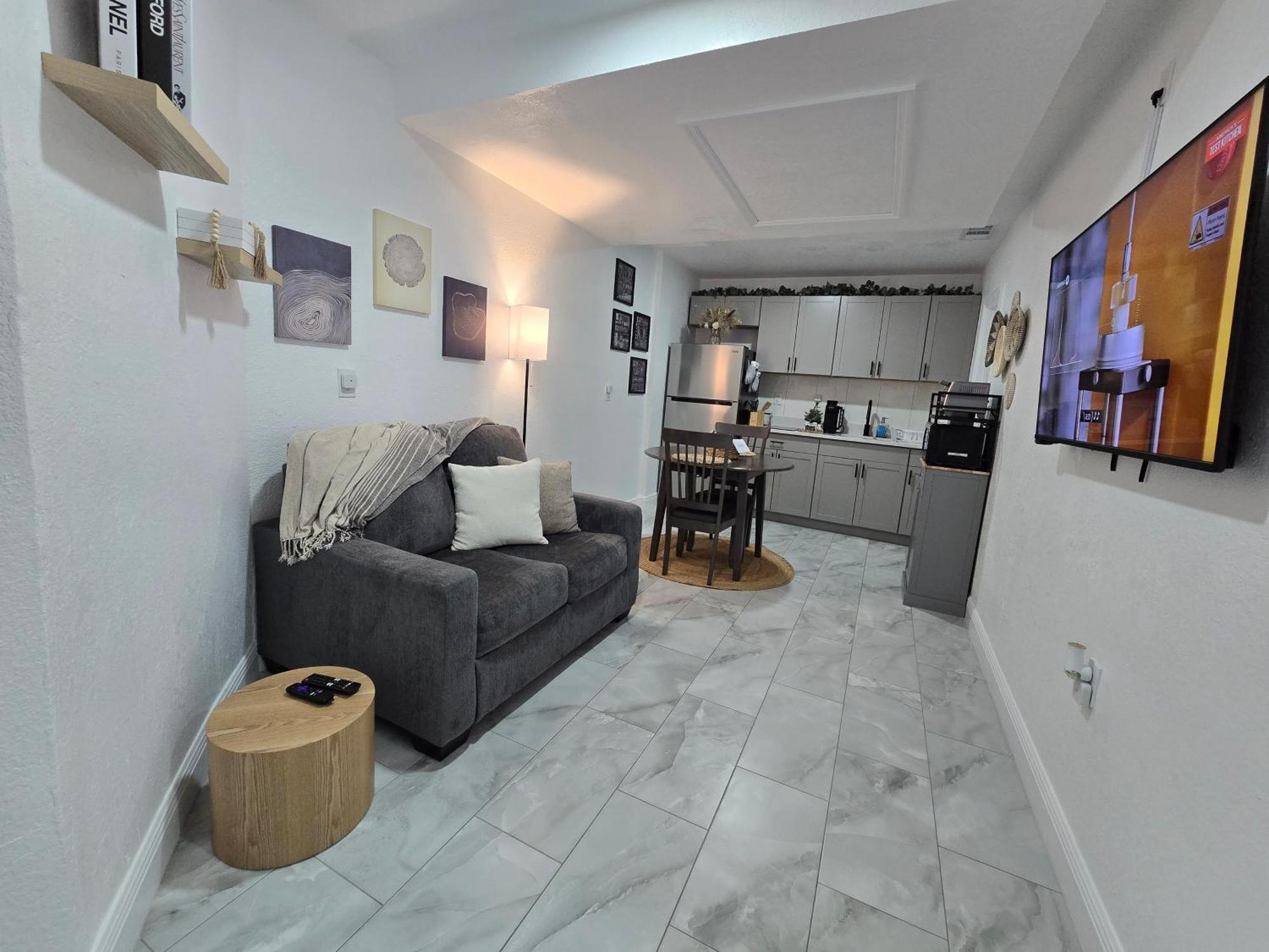 Serenity - Guest House In สปริงฮิลล์ ภายนอก รูปภาพ